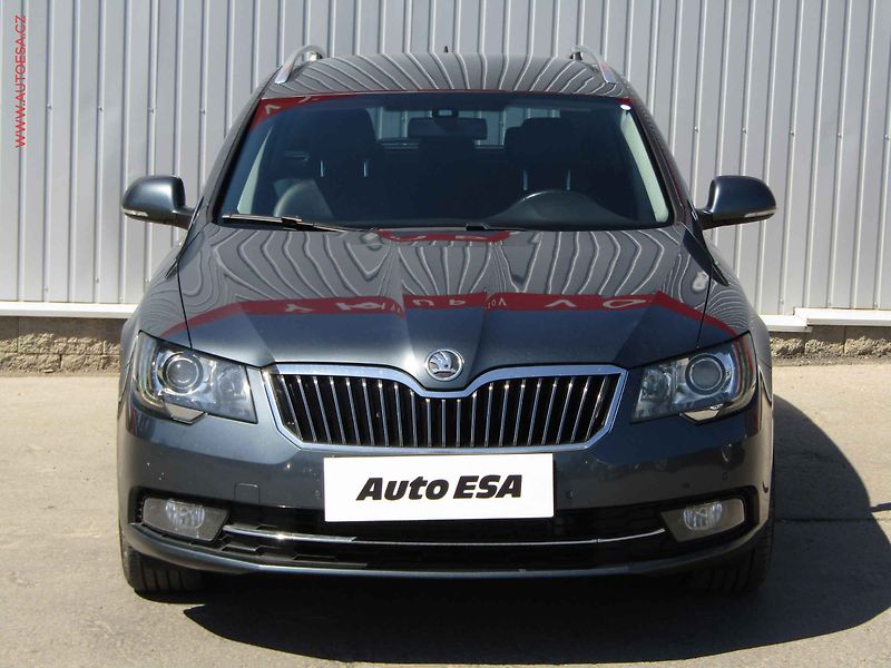 Škoda Superb (2014) 2.0TDi, Elegance, DSG, navi - fotka 2 z 23