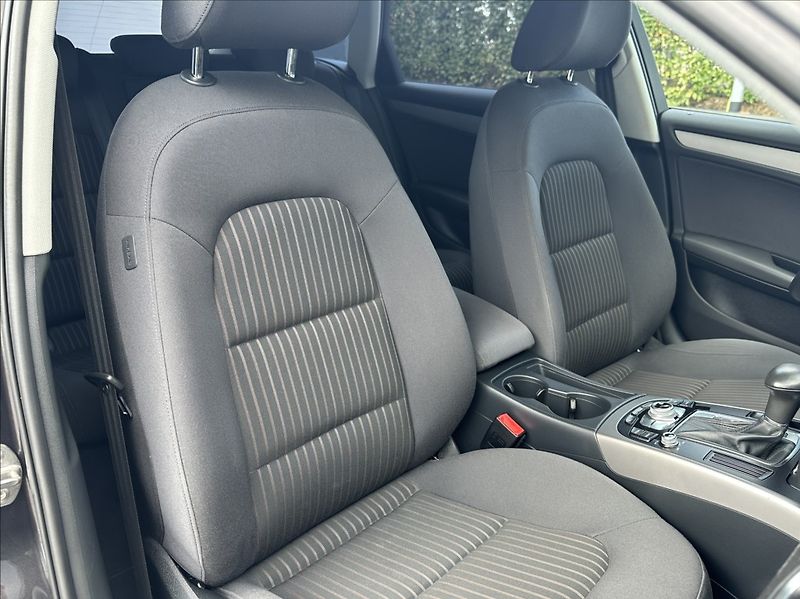 Audi A4 3,0 TDI 204PS  Ambiente A/T - fotka 16 z 53
