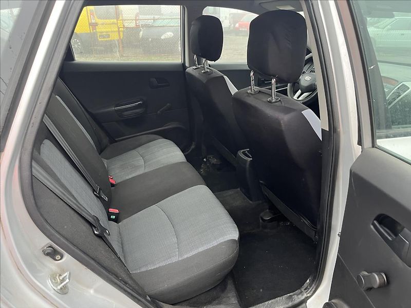 Kia Ceed 1,6 CRDi 16V KLIMA ALU SERVIS - fotka 11 z 29