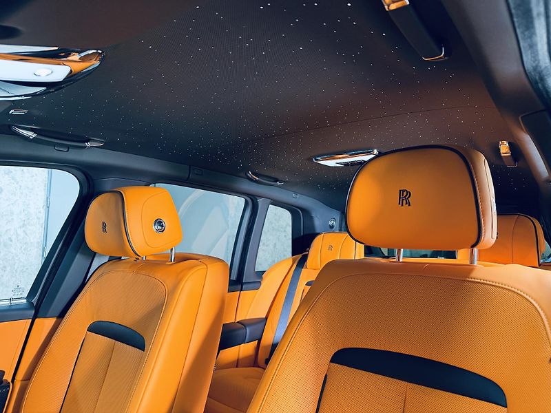 Rolls-Royce Cullinan (2026) Black B SHOOTING STARS BESPOKE - fotka 22 z 45