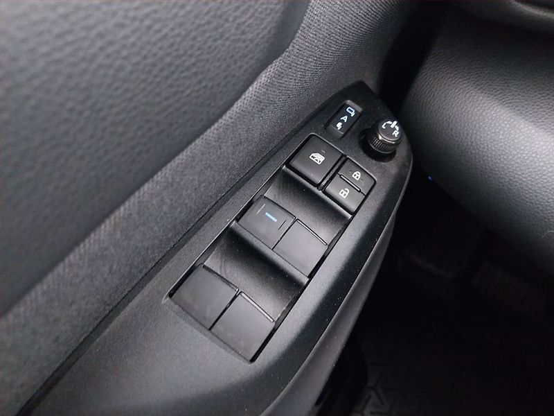 Toyota Yaris Cross (2024) 1.5 VVT-iE - fotka 17 z 19