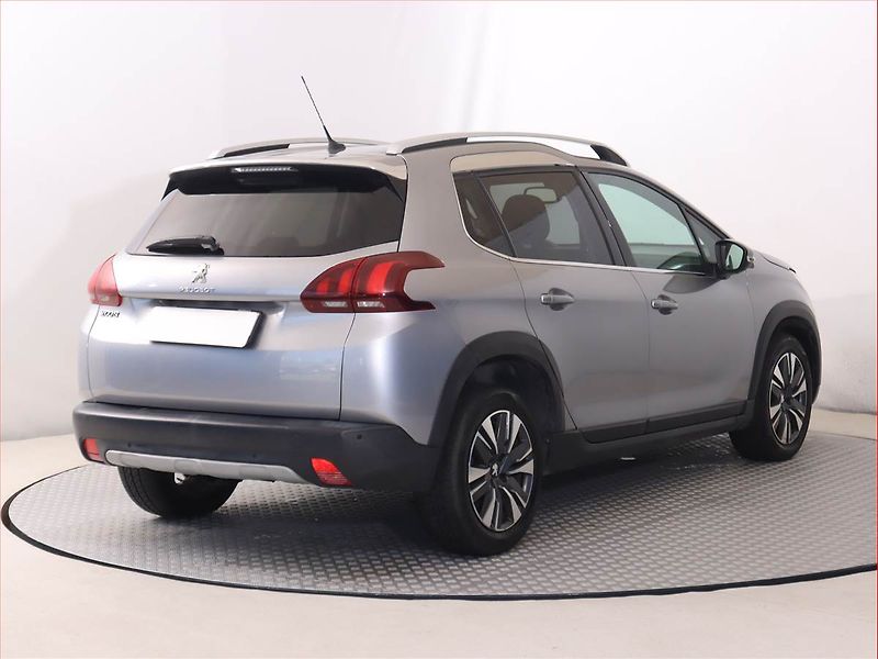 Peugeot 2008 (2019) 1.2 PureTech, Automat, Navi - fotka 5 z 22