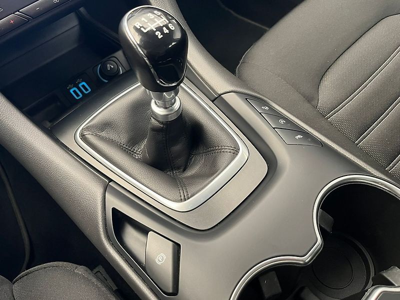 Ford Mondeo 2.0 EB Titanium manuál - fotka 24 z 69