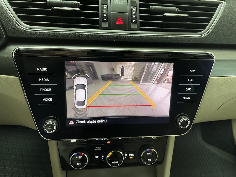 Škoda Superb 2.0 TDi DSG ČR NAVI ACC SERVIS - fotka 29 z 31