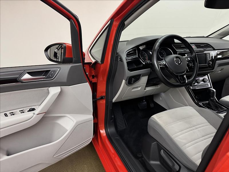 Volkswagen Touran 1,4 TSi 110kW DSG ACC 5MÍST CZ - fotka 30 z 44