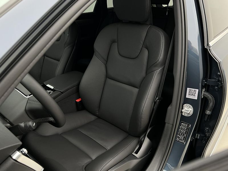 Volvo V90 T6 AWD RECHARGE CORE AUT 1.maj - fotka 18 z 47