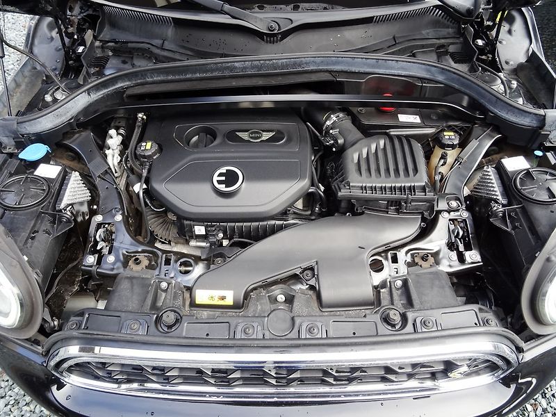 Mini Countryman Cooper 1.5 SE ALL4 A/T Hybrid - fotka 31 z 35