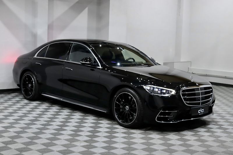 Mercedes-Benz Třídy S 580 Long 4Matic V8 370 kW - fotka 2 z 43