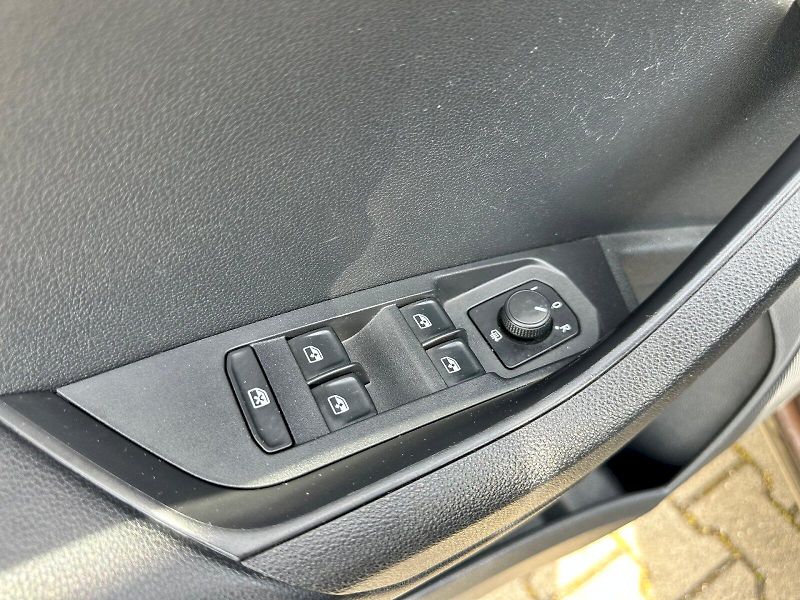 Škoda Karoq (2018) 2.0 TDI 110 kW Ambition 4x4 - fotka 9 z 25