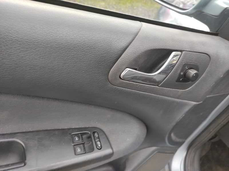 Škoda Octavia 2.0 Ambiente Combi - fotka 10 z 17