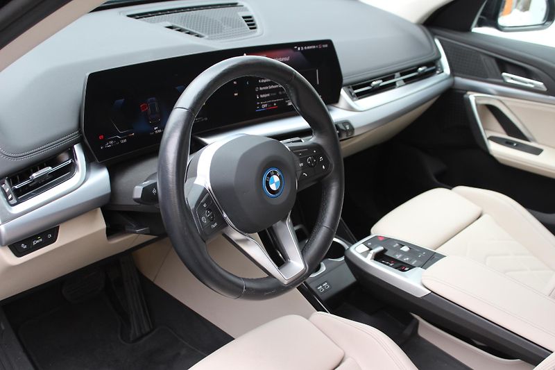 BMW X1 xDrive30e - fotka 4 z 22