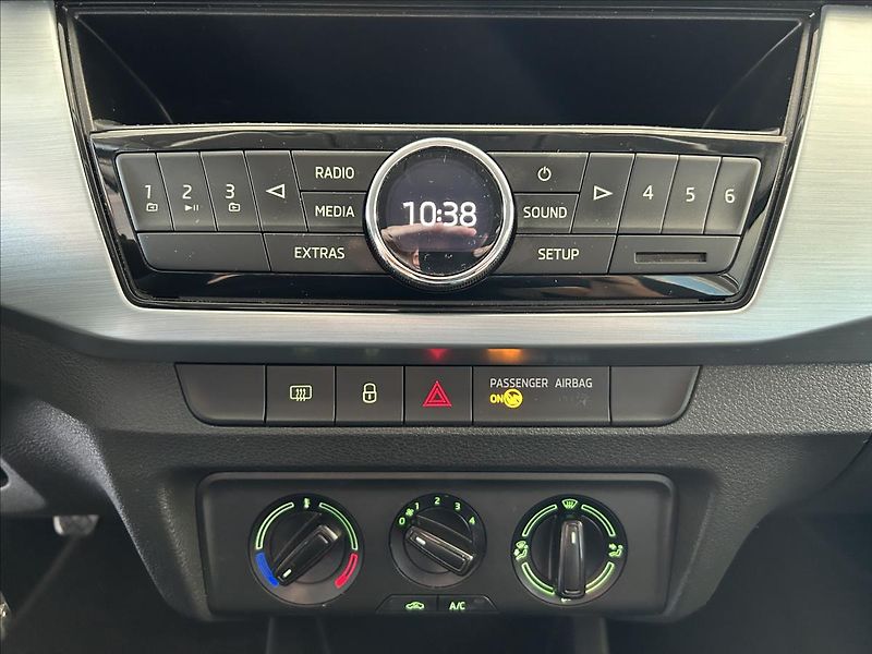 Škoda Fabia 1,0   TSI 70kW,AMBITION,SERVIS - fotka 12 z 17