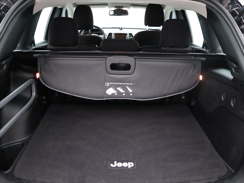 Jeep Cherokee 2,0 CRDI 125kW Aut. 4x4 - fotka 10 z 31