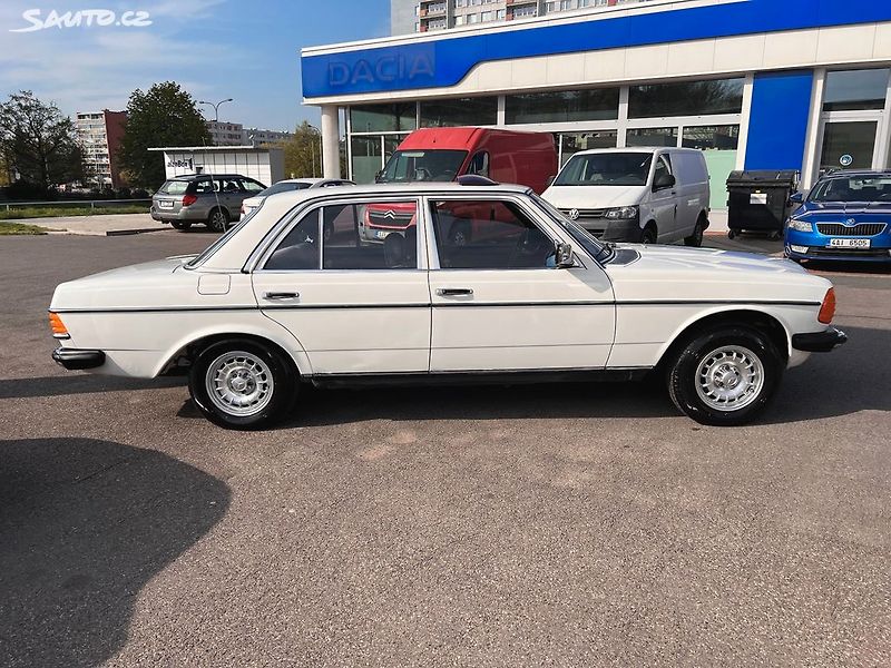 Mercedes-Benz 123 230E - fotka 5 z 23