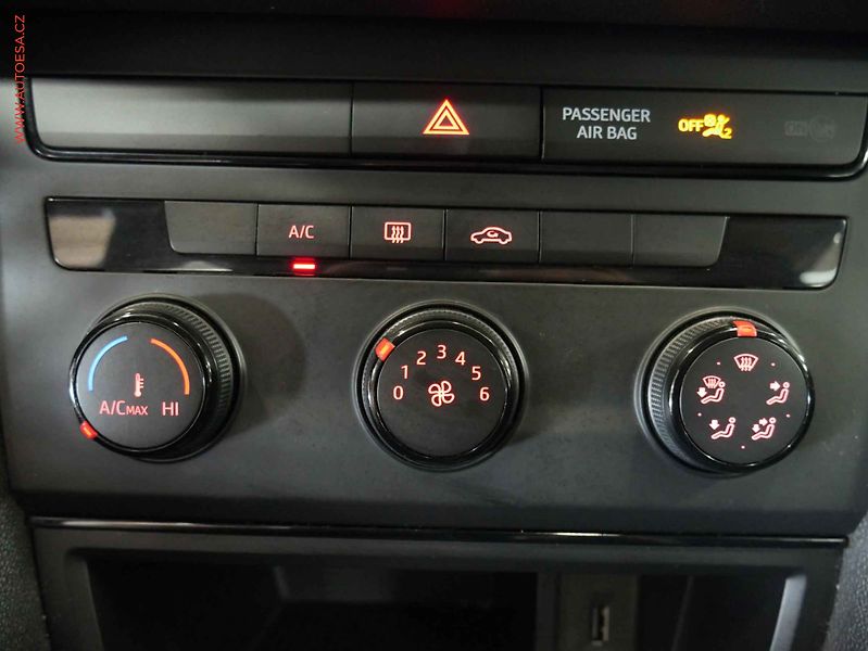 Seat Leon (2016) 1.2 TSi, ČR, AC - fotka 13 z 15