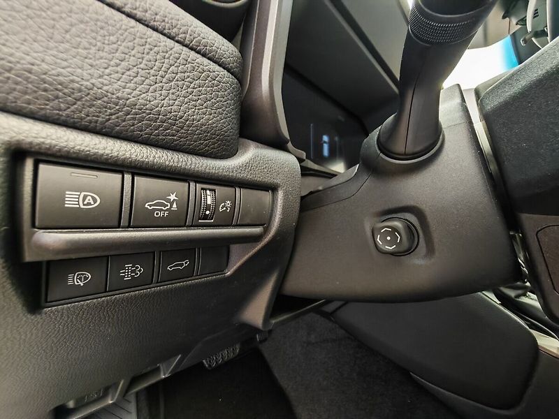 Toyota Land Cruiser 2.8L Diesel Executive 4x4 - fotka 31 z 48