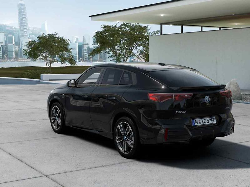 BMW iX2 - fotka 2 z 10