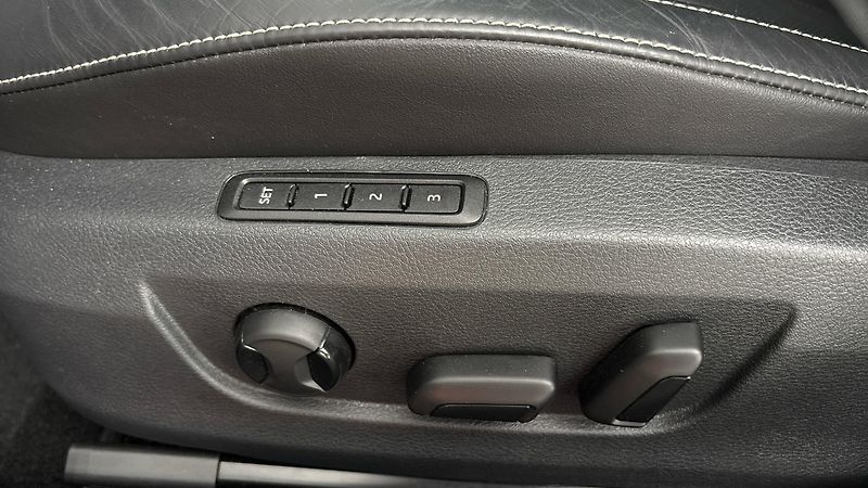 Škoda Superb 2.0 TDI DSG 4x4 L&K Combi - fotka 22 z 33
