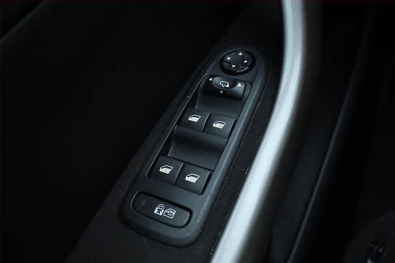 Peugeot 308 (2013) 1.6 VTi, Serv.kniha, Tempomat - fotka 16 z 20