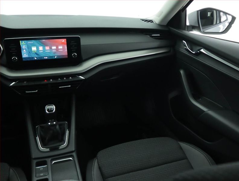 Škoda Octavia (2022) Ambition 2.0 TDI, ČR,1.maj - fotka 8 z 15