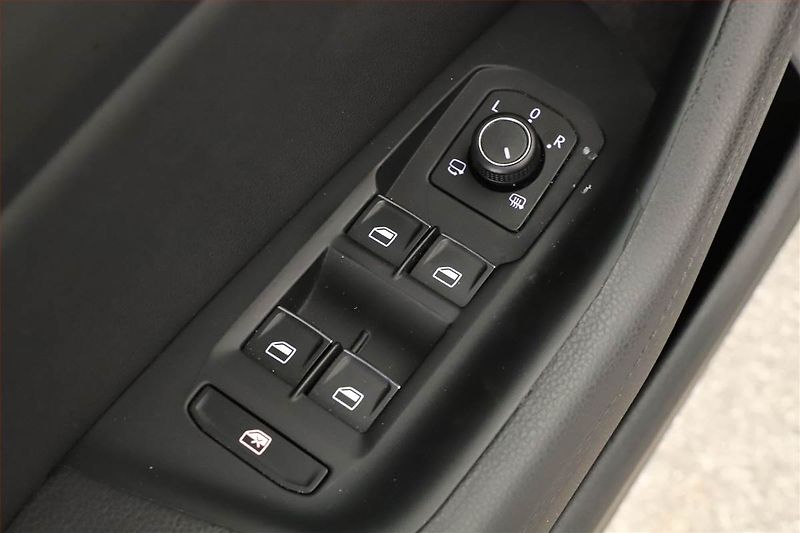 Volkswagen Passat (2016) 2.0 BiTDI, 4X4, Automat, Kůže - fotka 14 z 19