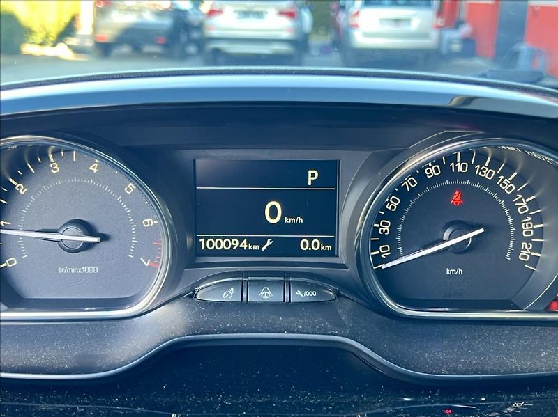 Peugeot 2008 1,6 HDi Active my16 - fotka 9 z 16