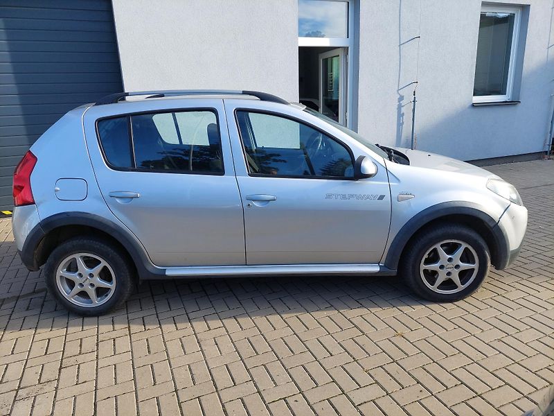 Dacia Sandero (2011) Stepway 1.5dCi 66kW - fotka 4 z 14