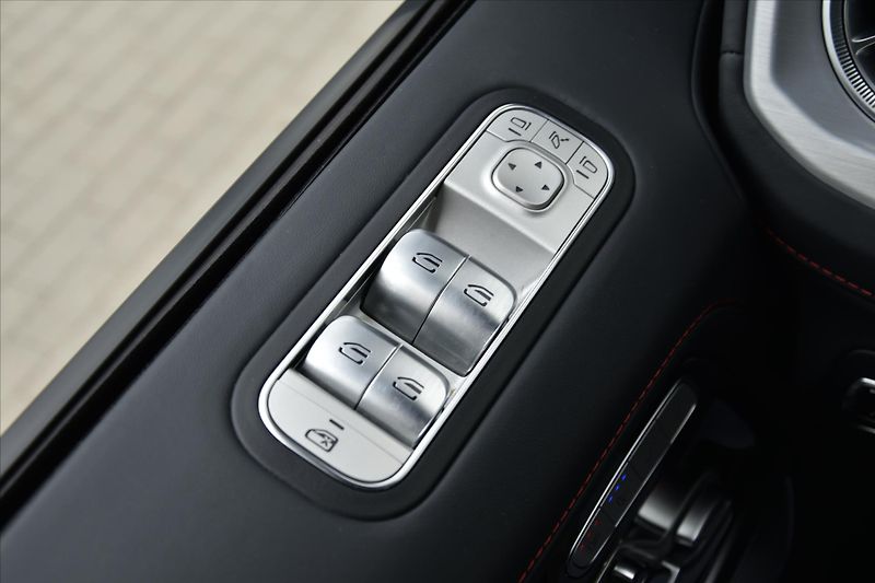 Mercedes-Benz Třídy G 63 AMG MANUFAKTUR ZÁRUKA ČR - fotka 30 z 32