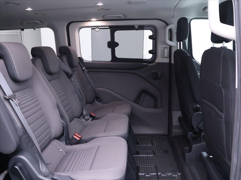 Ford Tourneo Custom 2,0 TDCi 136kW 8-Míst L2 DPH - fotka 13 z 31