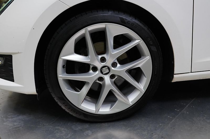 Seat Leon - fotka 10 z 28