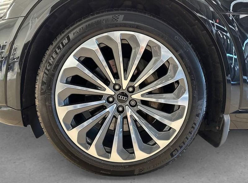 Audi Q8 e-tron 55 Sportback Q 360 Matrix Pano - fotka 6 z 24