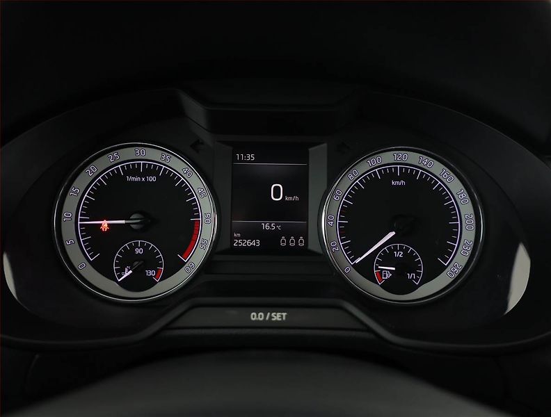 Škoda Octavia (2019) 1.6 TDI, Tempomat - fotka 9 z 15