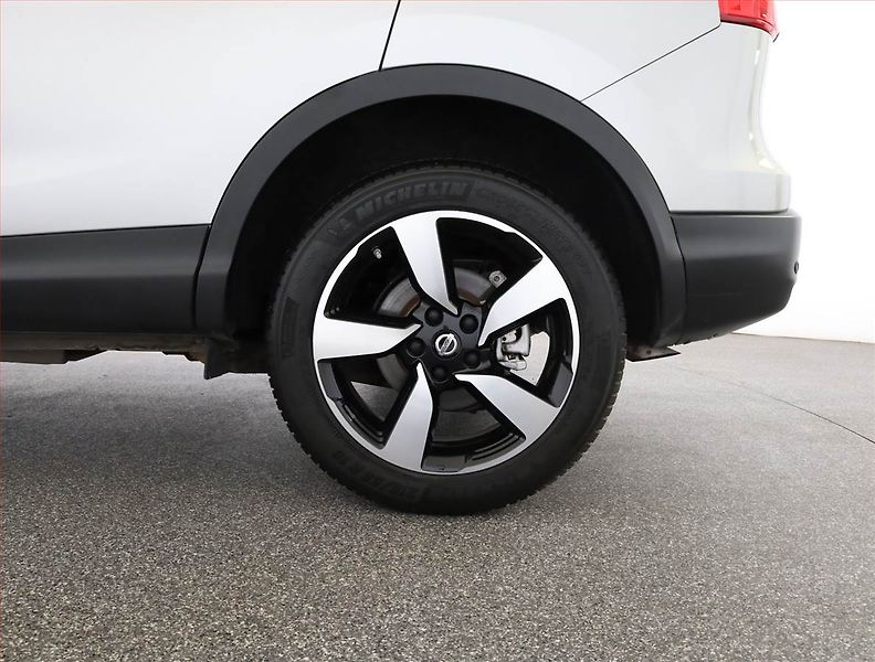 Nissan Qashqai (2016) 1.6 DIG-T, ČR,1.maj - fotka 17 z 17