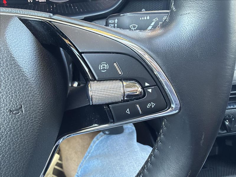 Škoda Fabia 1,0 TSi DPH 60t km  Matrix LED - fotka 25 z 50