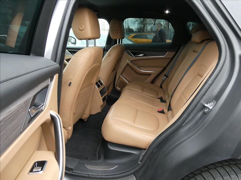 Jaguar F-Pace 2,0 P250 SE 1Maj, ČR DPH - fotka 14 z 38