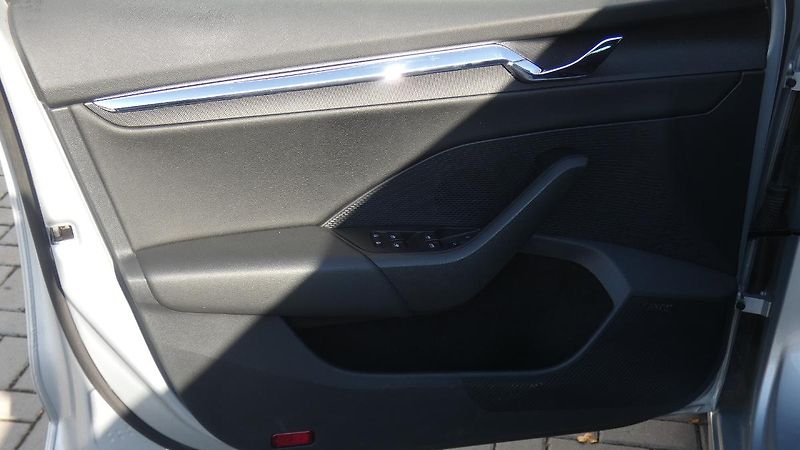 Škoda Octavia 2,0 TDI Style DSG 110 kW - fotka 8 z 24
