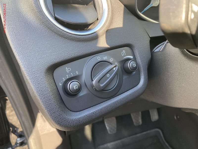 Ford Fiesta (2015) 1.0 EB, Titanium, výhřev sed - fotka 16 z 17