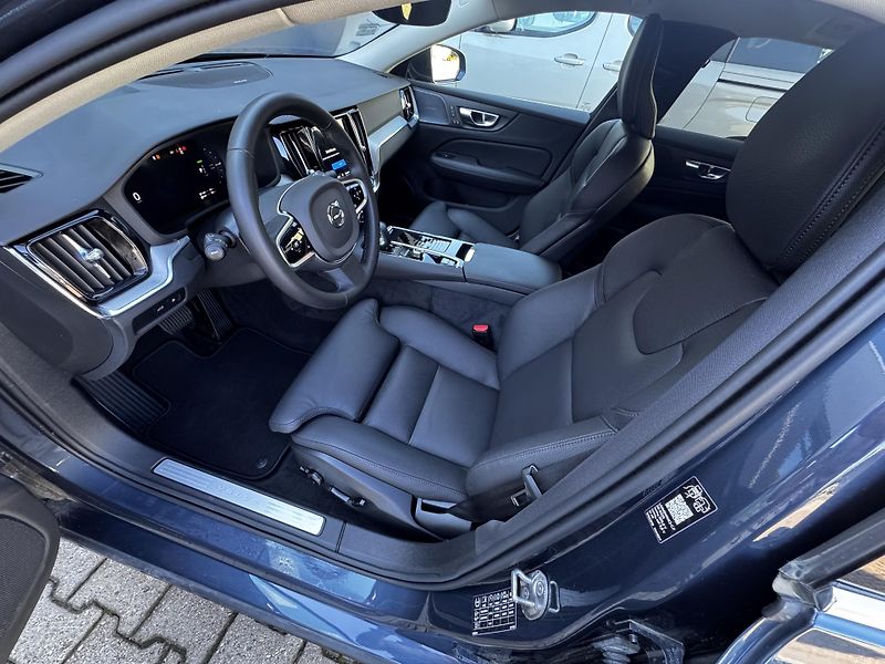 Volvo V60 T8 AWD 360 VYH. ČELNÍ + kola - fotka 10 z 42