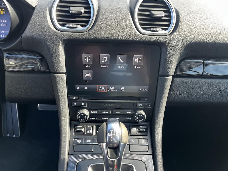Porsche Cayman GT4 - fotka 26 z 29