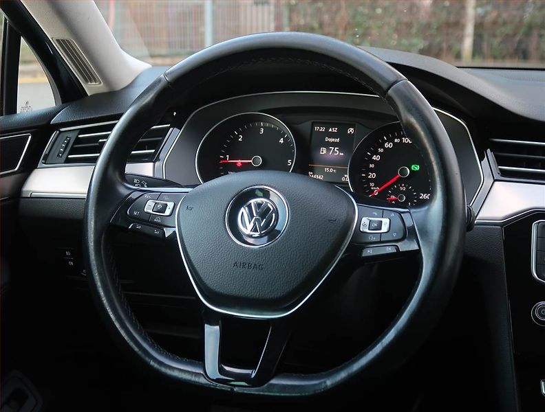 Volkswagen Passat (2015) Highline 1.6 TDI, Automat - fotka 18 z 19