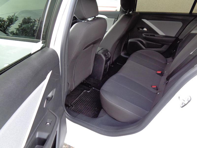 Opel Astra 1,2T SportsTourer,sada Komfort - fotka 21 z 24