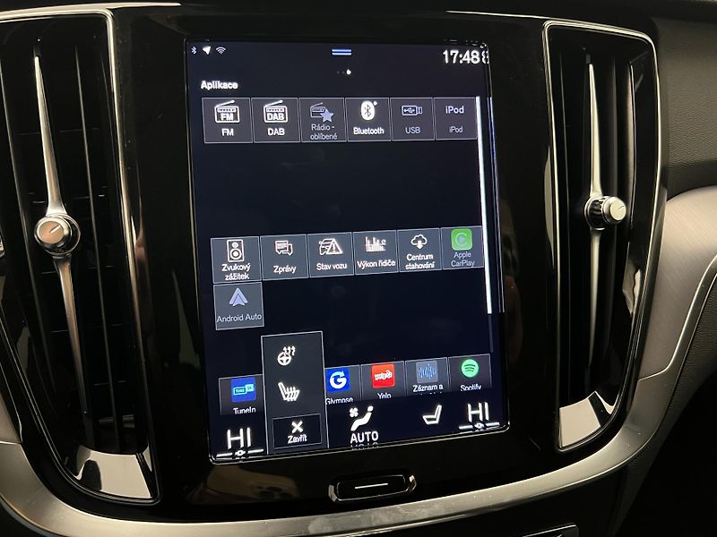 Volvo V60 B4 MOMENTUM AUT  - fotka 33 z 42