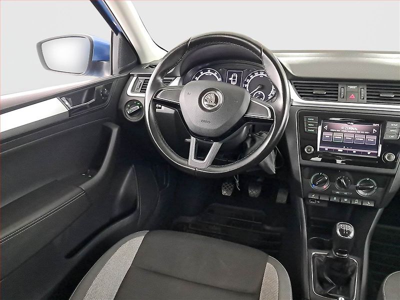 Škoda Rapid (2019) 1.0 TSI, Park. senzory - fotka 7 z 17