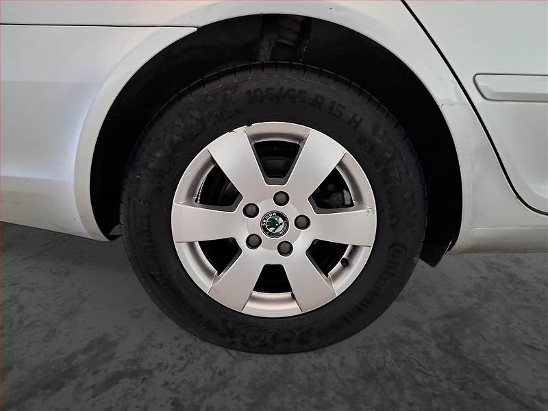 Škoda Octavia (2010) 1.6 TDI, po STK, Tažné - fotka 13 z 15