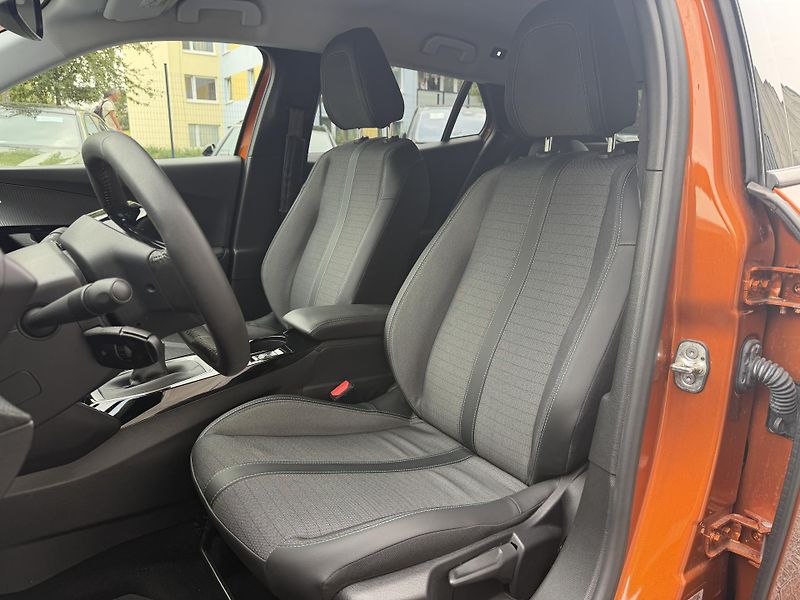 Peugeot 2008 (2023) ALLURE PACK PureTech 130k MAN6 - fotka 11 z 31