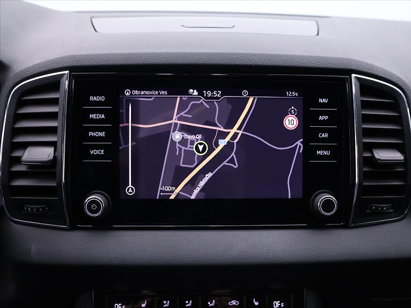 Škoda Karoq 2,0 TDI DSG 4x4 Tour Virtual - fotka 22 z 33