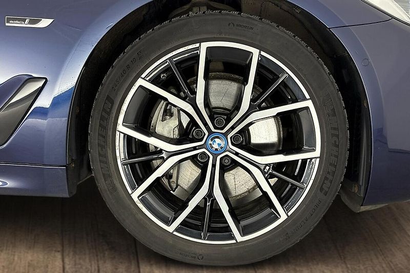 BMW Řada 5 545e xDrive - fotka 6 z 14