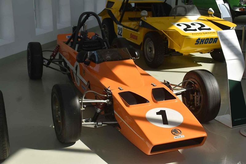 Na svoji dobu technicky vyspělá formule bývá k vidění například na akci Sosnová Classic.