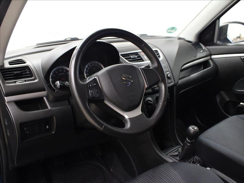 Suzuki Swift 1,2 i 4x4 pěkný stav, serv.kni - fotka 10 z 27