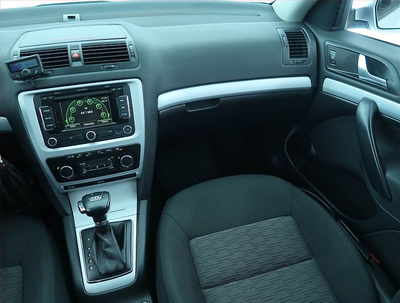 Škoda Octavia (2010) 1.2 TSI, Automat, Serv.kniha - fotka 8 z 17